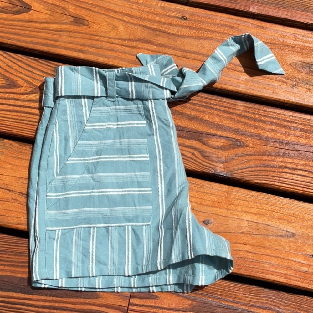 NWT Women’s O’Neill  Blue/White Textured Striped Shorts Sizes 24, 25, 26 - Picture 11 of 14